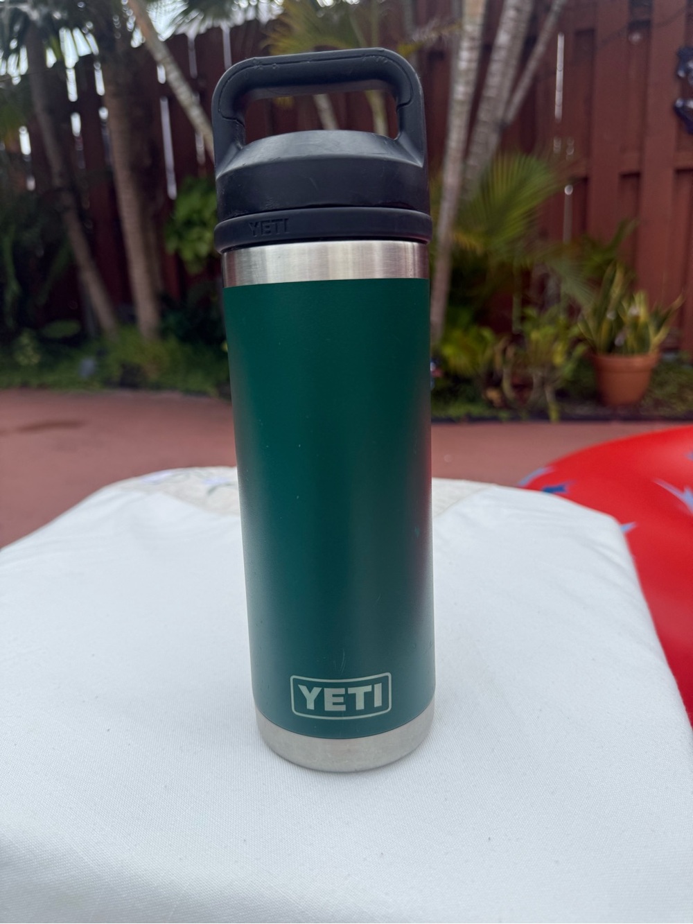 YETI
Green Stainless Steel Insulated Water Bottle